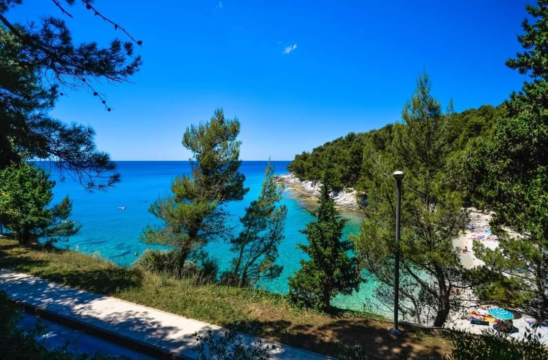 Apartment Zorika Near The Beach Pula Extérieur photo